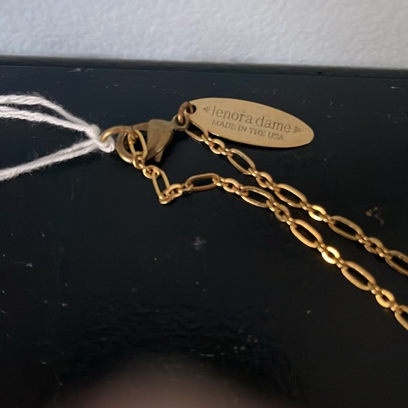 NEW Lenora Dame Locket Necklace Channel Your Past - Picture 5 of 5